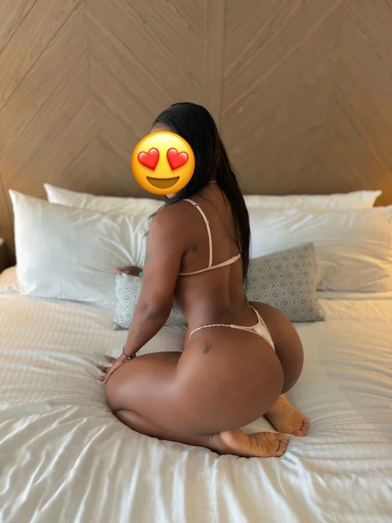 I'm Brenda cinnamon skin, hot and fiery wanting to sing you