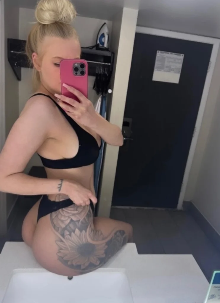 Sexy Girl Next door Available now incall/Outcall Facetime Live Shows
