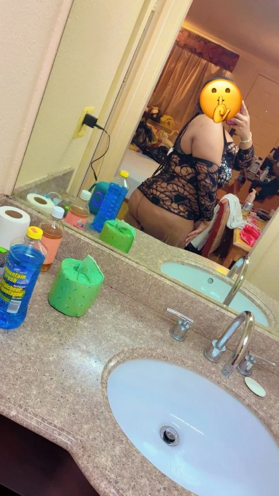 cum see my wet pussy daddy in Detroit – Women Seeking Men photo 5