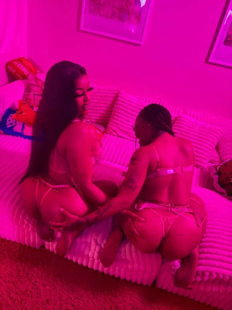 2 GIRLSSS in Bakersfield – Women Seeking Men photo 2
