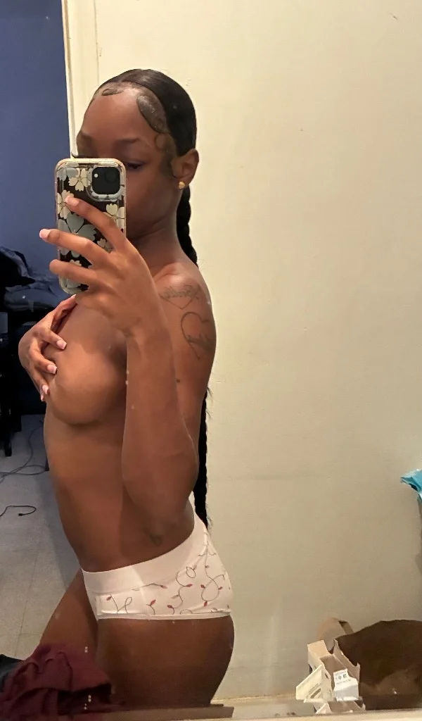 Petitie Chocolate Best Pussy In Town in Bakersfield – Women Seeking Men photo 2