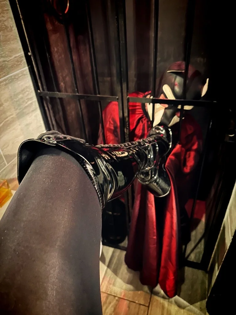 VISITING YOUR CITY MISTRESS Lilly Peggz KINKY FETISH BDSM FANTASY in New York - Women Seeking Men photo 2