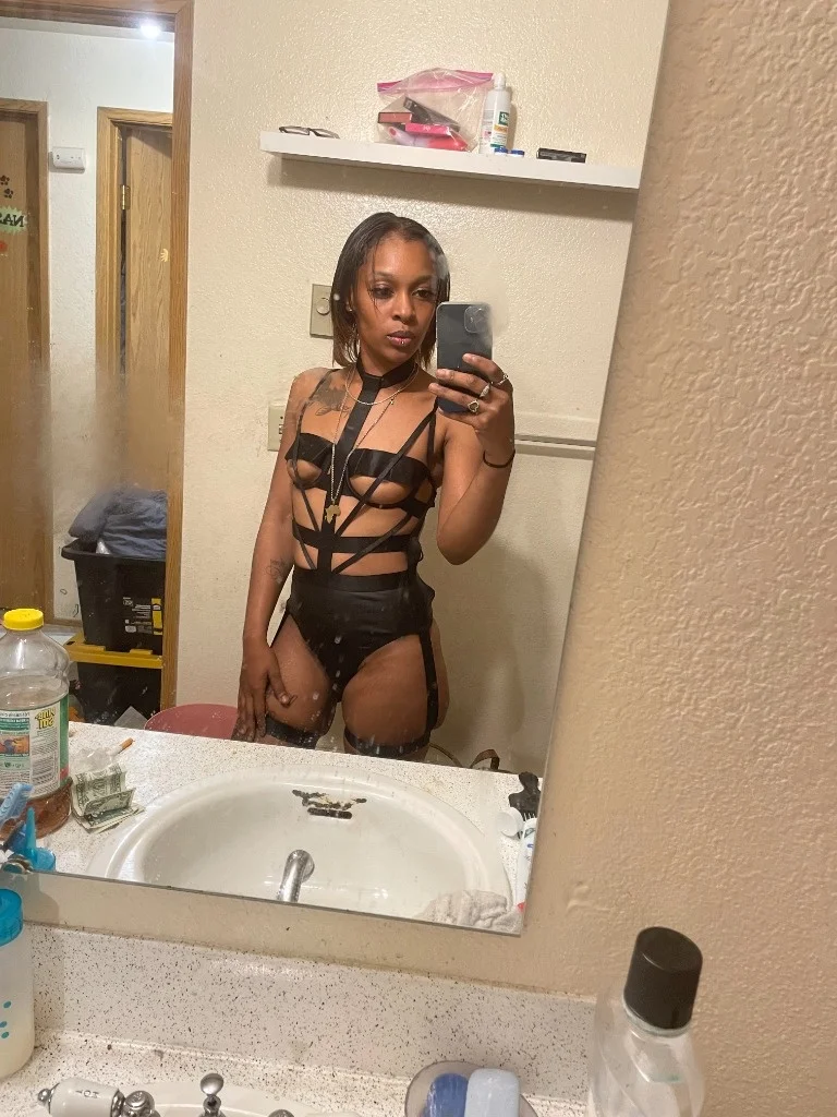 Come See Ms.Pretty Pussy in Tacoma - Women Seeking Men photo 2