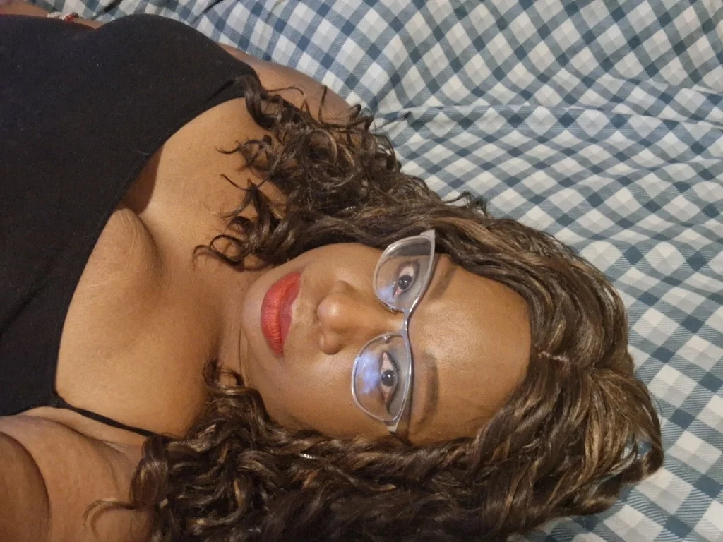 STOP SCROLLING. YOU'VE FOUND HER in Tucson - Women Seeking Men photo 2