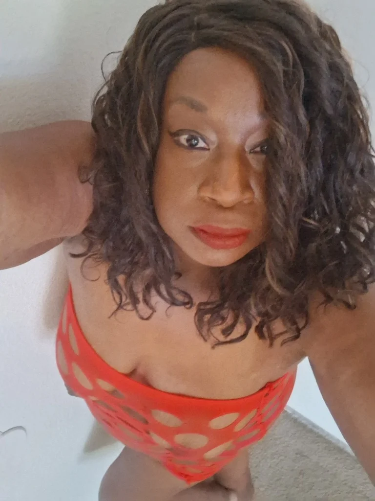 STOP SCROLLING. YOU'VE FOUND HER in Tucson - Women Seeking Men photo 5