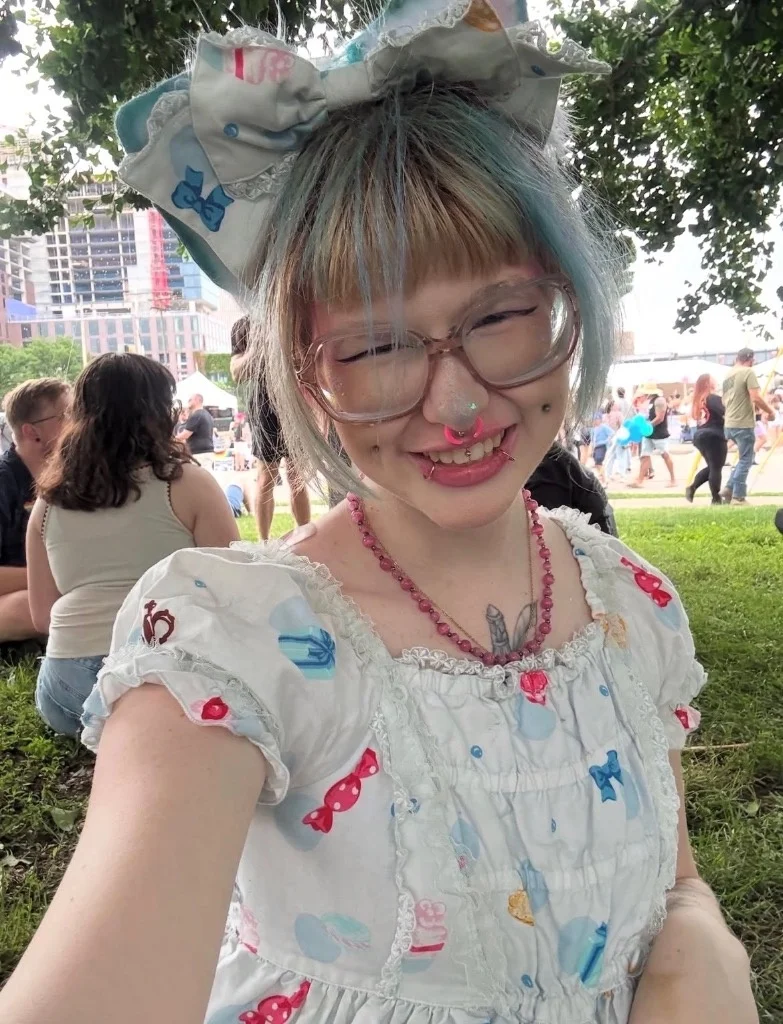 READ BIO EMO BABE looking for someone to feed me in Tucson - Women Seeking Men photo 2