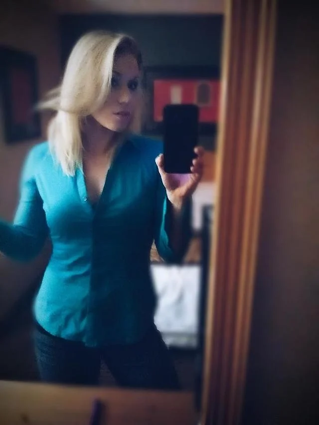 Available Now Sexy Blue-Eyed Bombshell in Tucson - Women Seeking Men photo 2