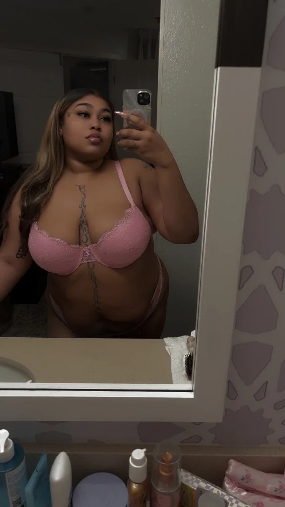 Back in Town Curvy Salvadorian Bombshell AVAILABLE 24/7