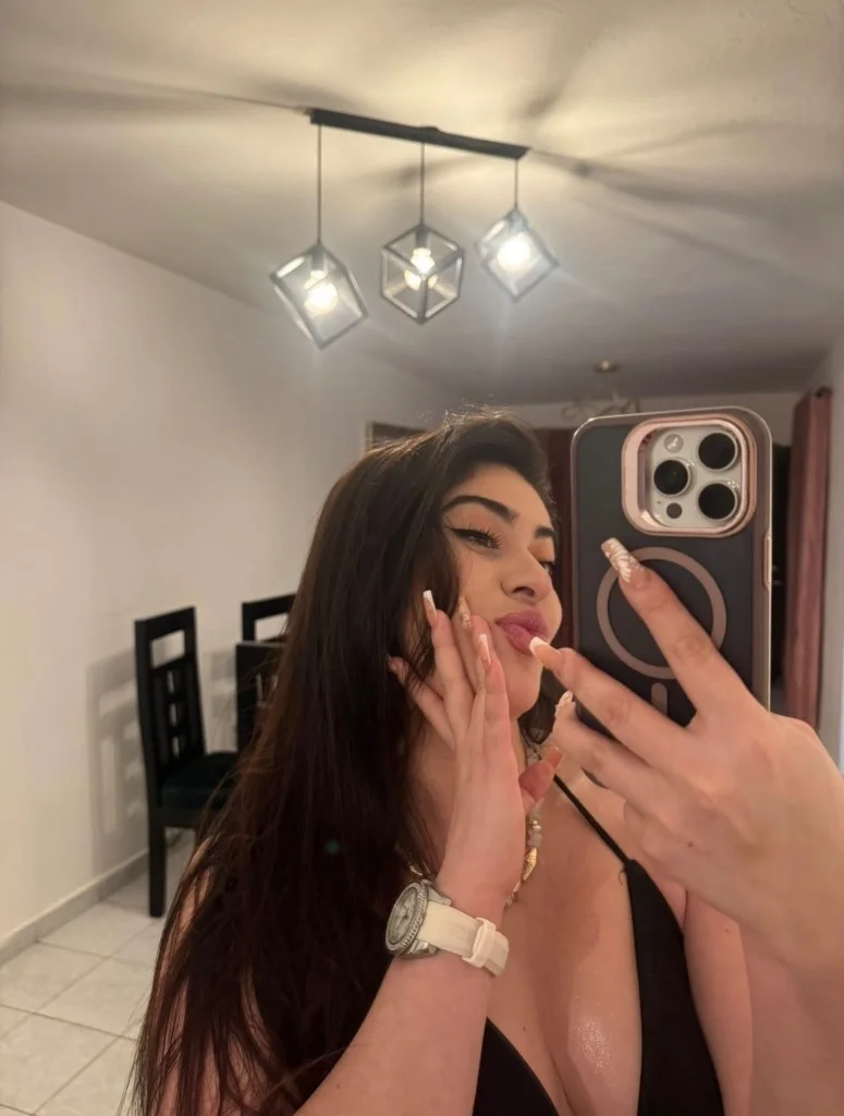 28F Looking for Genuine Connection with Confident Men in San Diego – Women Seeking Men photo 3