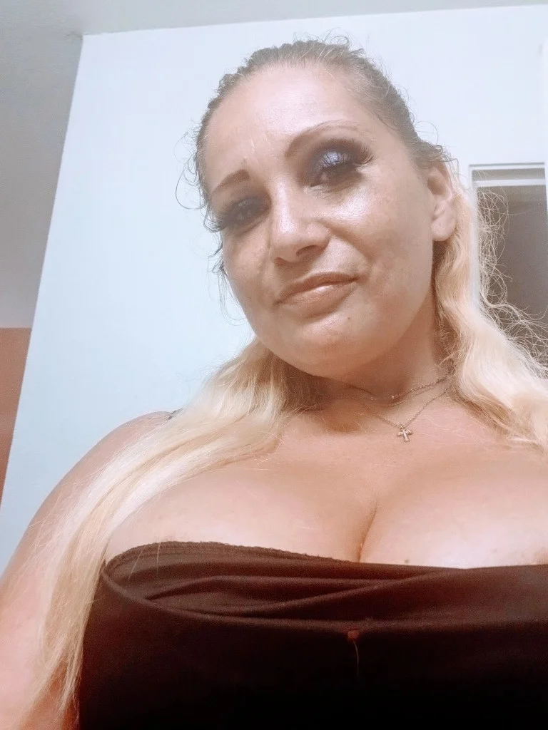 Looking for a good time in Long Beach - Women Seeking Men photo 2
