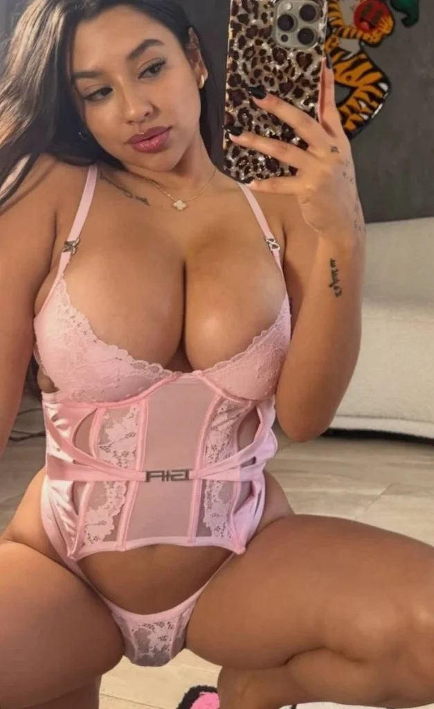 Sexy Latina girl available bbj baby, come to my place