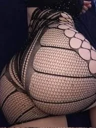 only guy with a super hairy dick and hairy balls can fuck me... in Los Angeles – Women Seeking Men photo 5