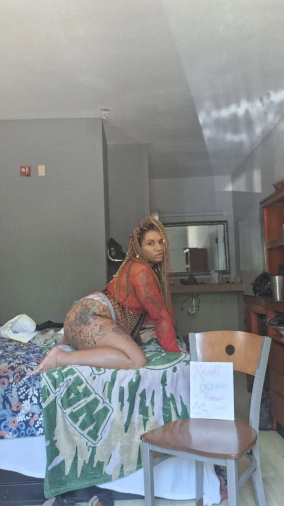 kandyredd ThroatGoat DaPussyGrippa in Memphis – Women Seeking Men photo 6