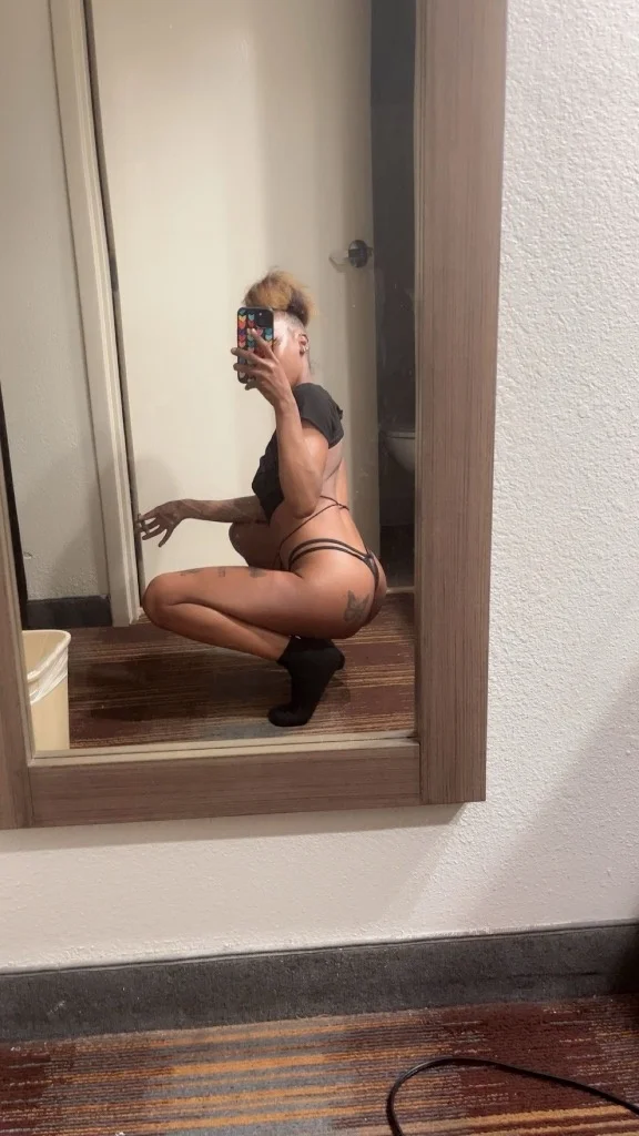 Skinny petite with plenty in Memphis – Women Seeking Men photo 2