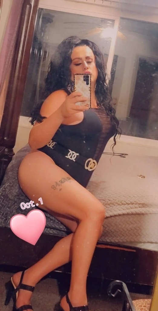 .LESLY Hey guys, today we have a special offer: 250 for two girls! Come