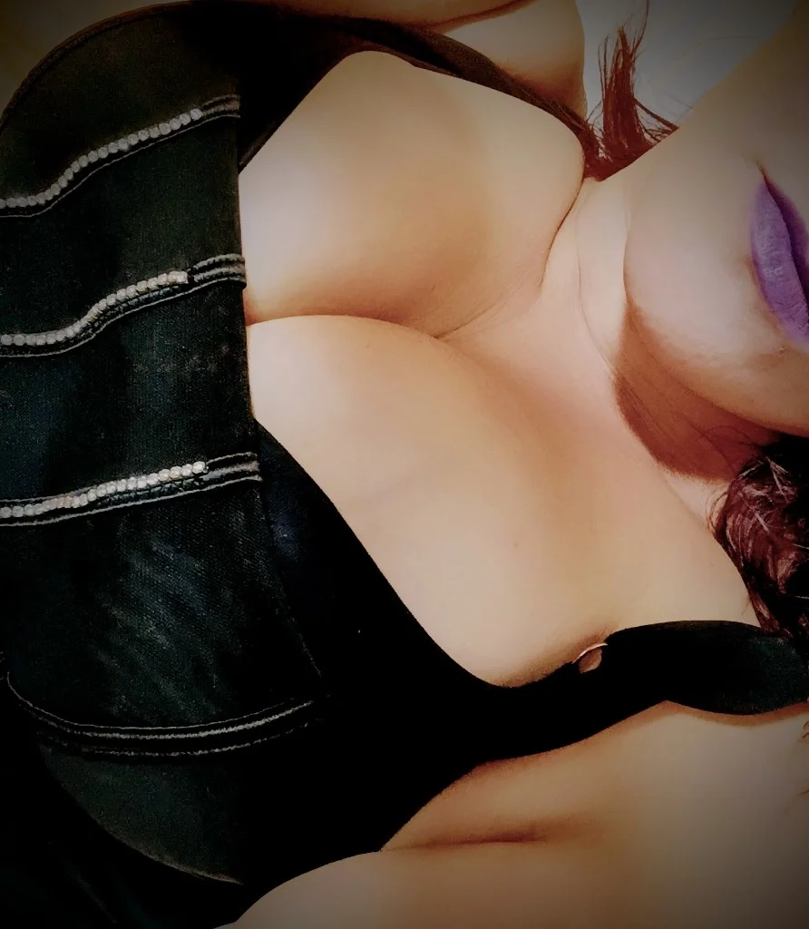 try this GoDDesS oN hEr KneEscarDaTes sPeaciAlS in Modesto – Women Seeking Men photo 4