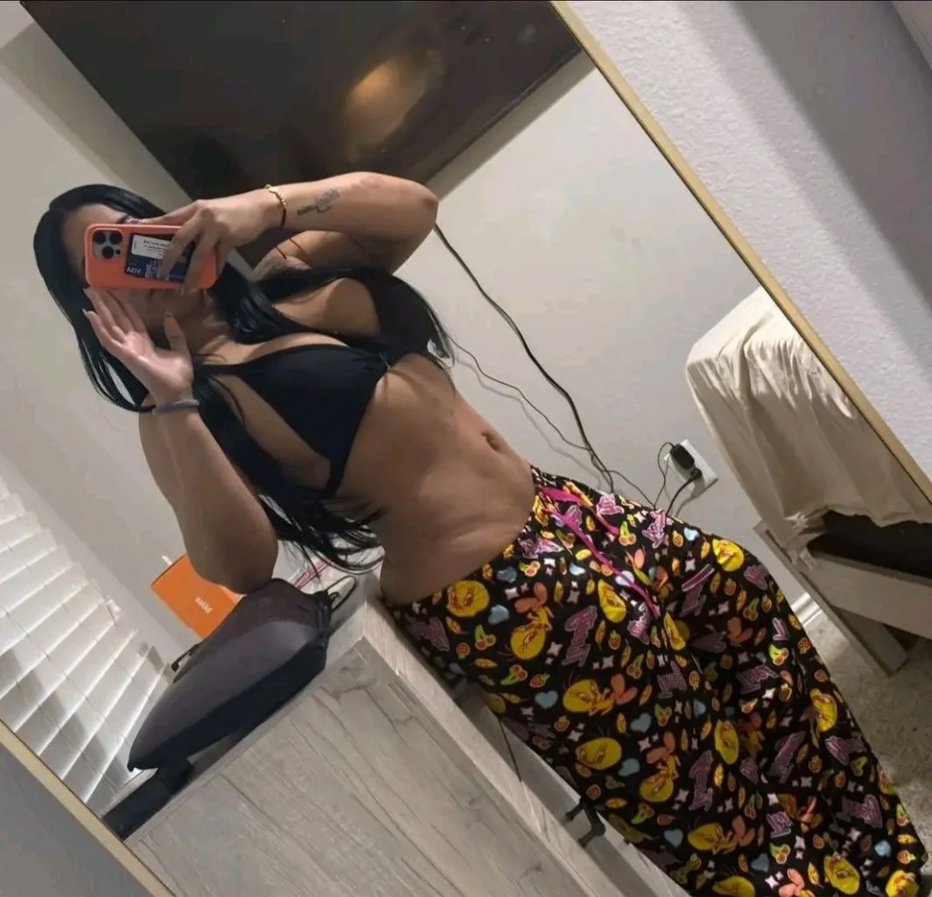 Skinny but tasty ready to give you a good service youre goin... in Dallas – Women Seeking Men photo 4