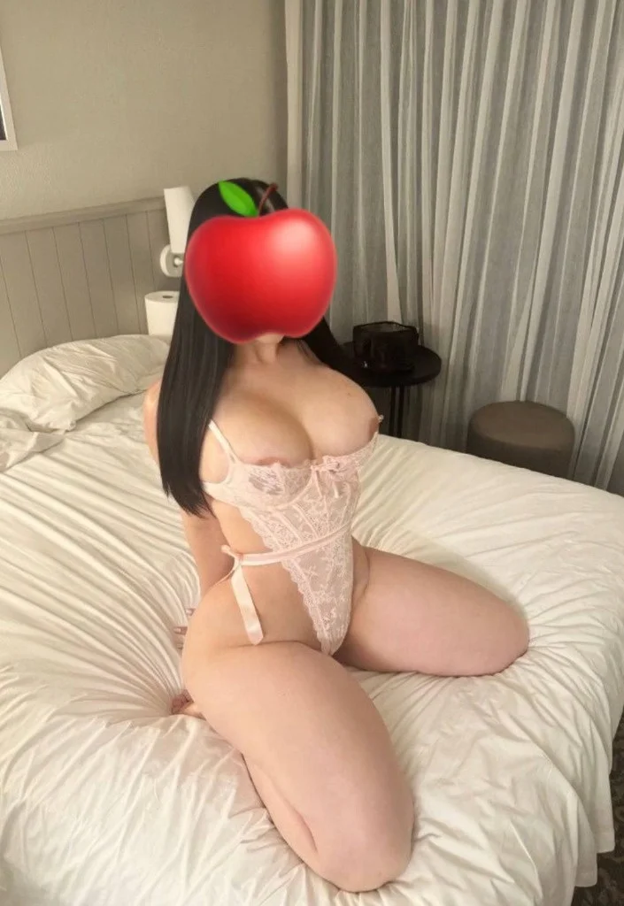 Latina caliente disponible 24/7 Soy nueva en la zona