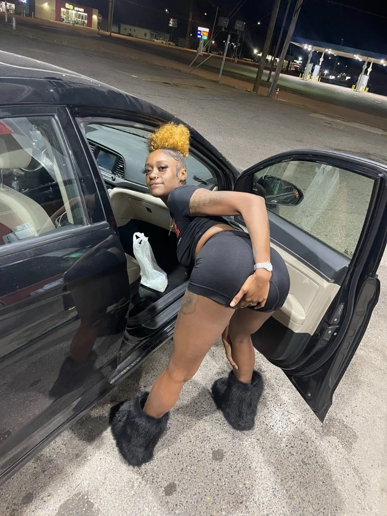 Petite PYT Freak Devours Your Meat in Huntsville – Women Seeking Men photo 4