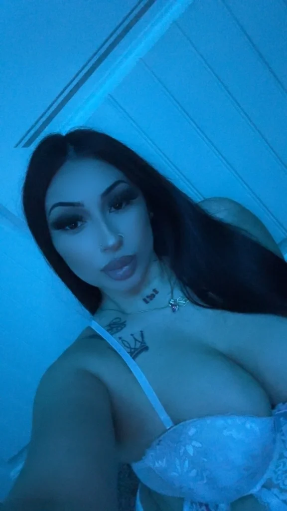 nicole in Fresno – Women Seeking Men photo 3