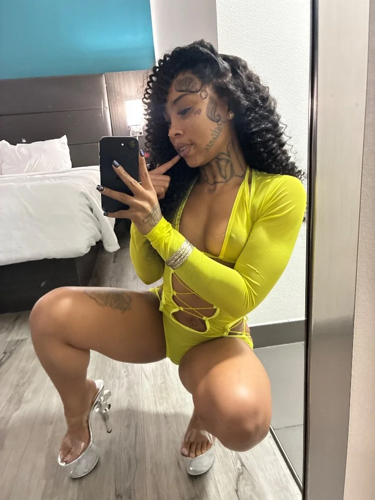 outcalls Best throat in town 5'0ft .funsize Blasian Barbie