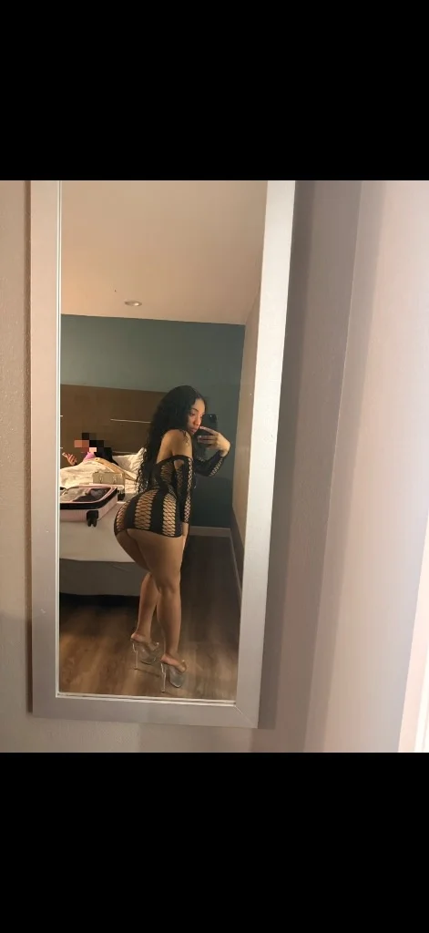 Sexy Petite and tight Puerto Rican Doll CONTENT DEALS & incalls