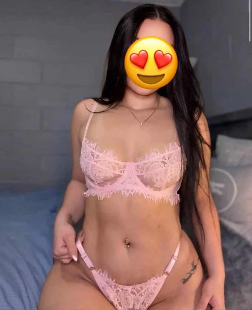Colombiana nueva en tu zona papi Latina Rica