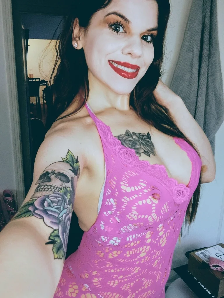 Young Hottie with a bangin body in Oakland – Women Seeking Men photo 3