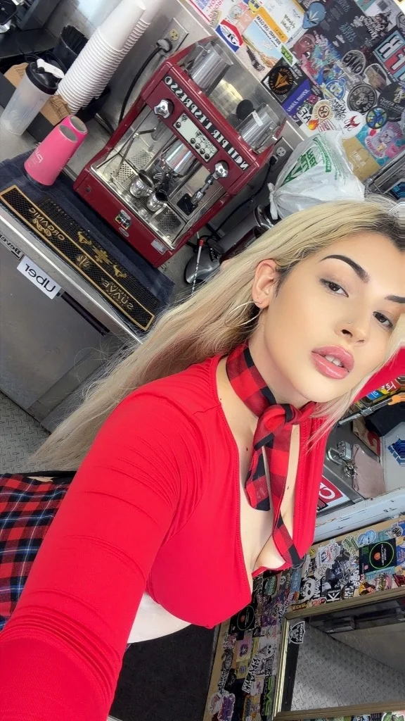 bubbly blonde visiting in Oakland – Women Seeking Men photo 6