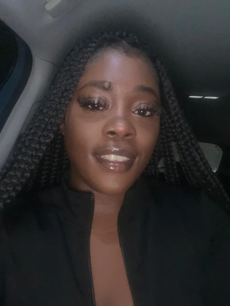 Sexy chocolate Bomb ass pussy cum play and have fun and party
