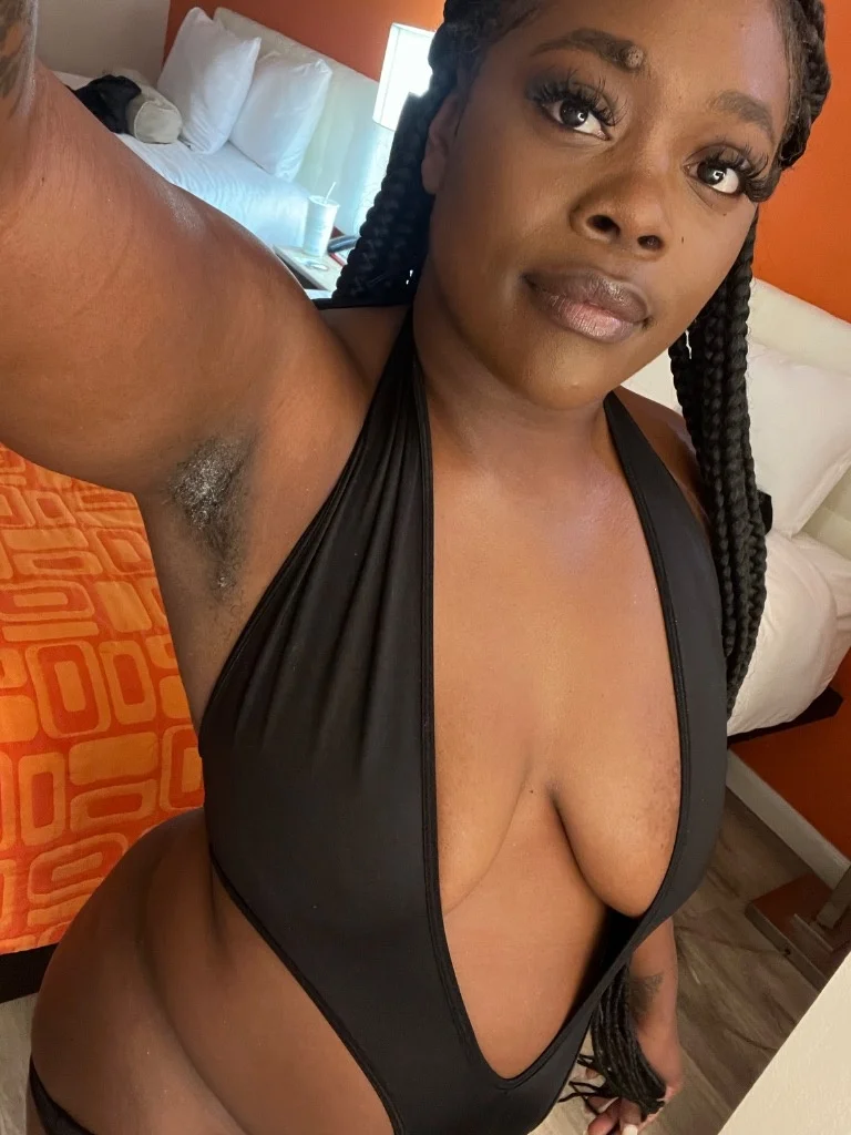 Sexy chocolate Bomb ass pussy cum play and have fun and part... in Oakland – Women Seeking Men photo 3