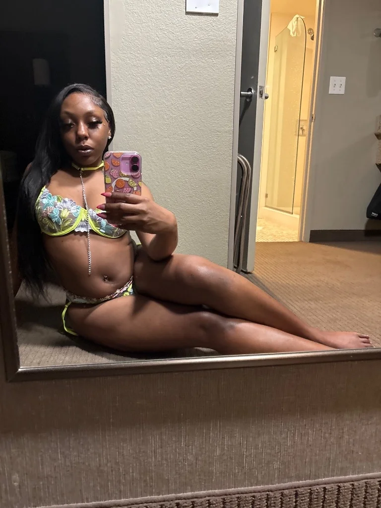 THE BEST IN THE BAY REALL PIC REALLY THICK NO CAMERA TRICKS... in Oakland – Women Seeking Men photo 2