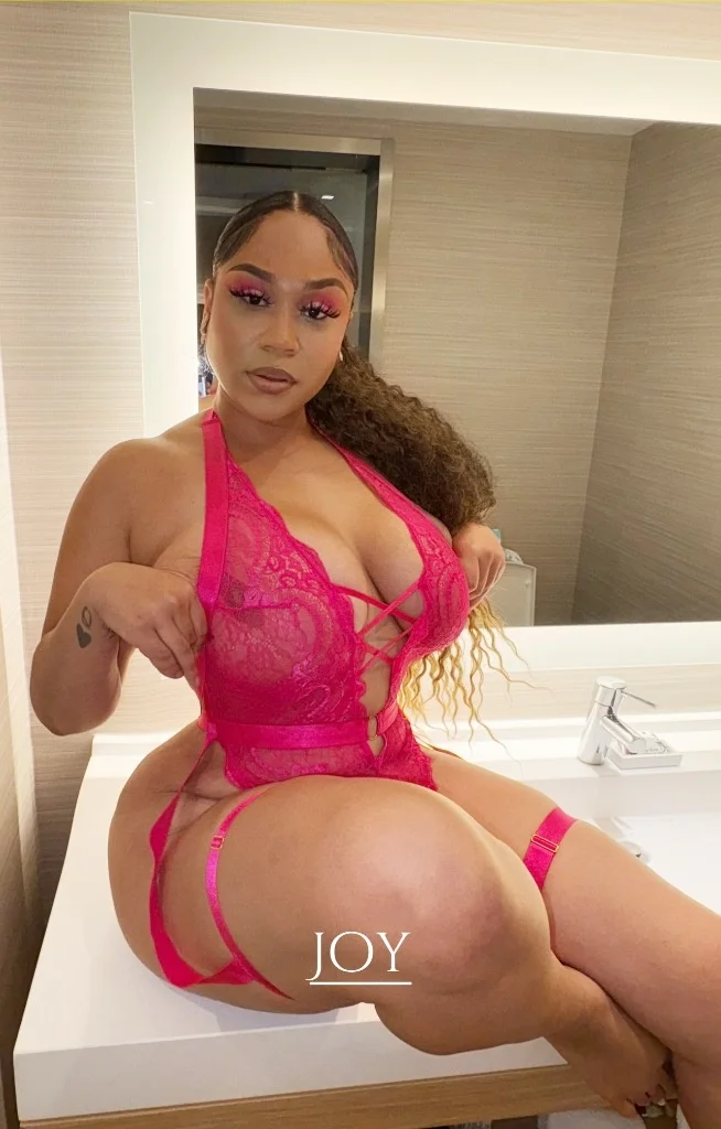 BOMBSHELL in Oakland – Women Seeking Men photo 3