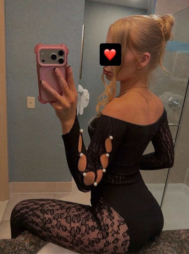 strawberry blonde beauty in Redding - Women Seeking Men photo 2
