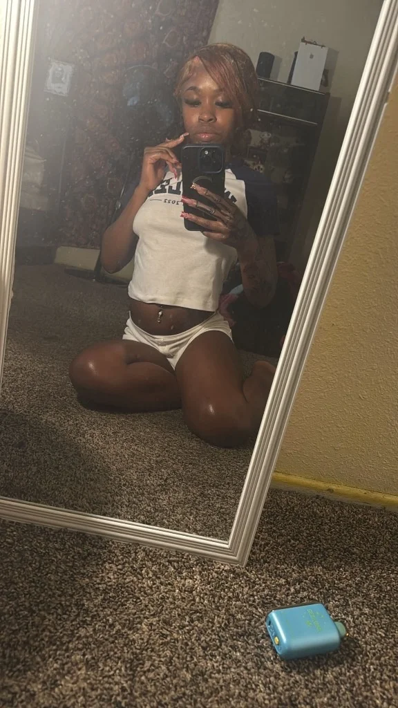 Sexy petite Chocolate Bombsell Barbie in Sacramento – Women Seeking Men photo 4