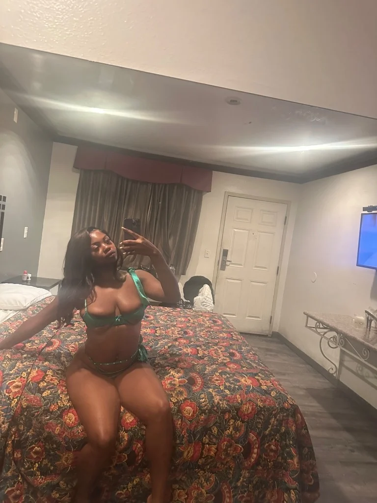 Here for short Time Not A long time Bimbo Busty Barbie in San Fernando Valley – Women Seeking Men photo 4