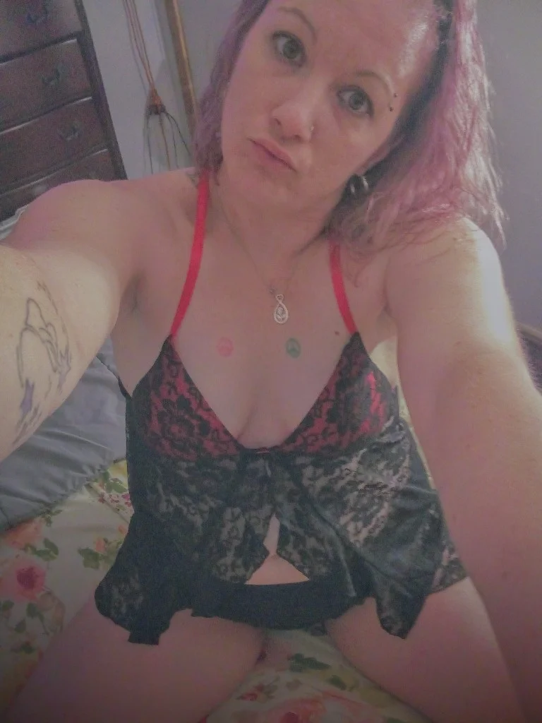 38 yr old single mama looking to meet someone for some hot s... in Northern Virginia – Women Seeking Men photo 3
