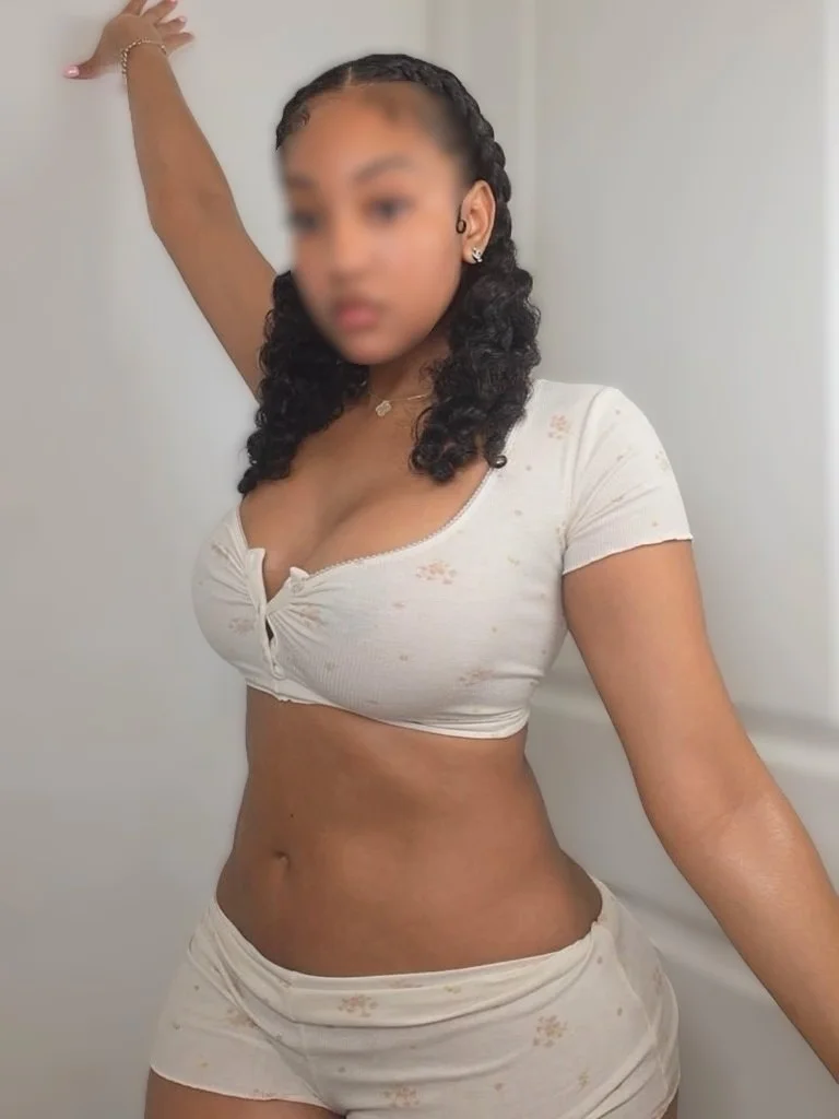 SEXY Y NUEVA LATINA EN EL AREA I AM A SEXY AND REAL GIRL BABY