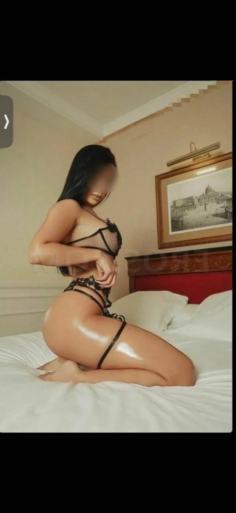 Beautiful Latina NENA caliente