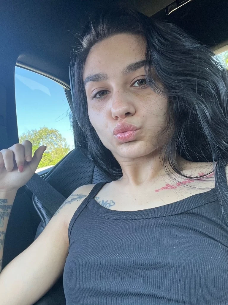 Party witn A Young Hotie Dont Miss Out Wet Pussy Time Of You... in Fort Lauderdale – Women Seeking Men photo 2