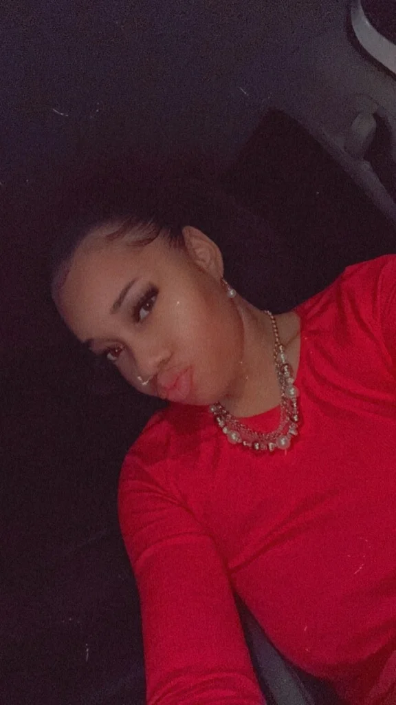 Makin' them plays stackin' that papeBuyin' me whatever I wan... in Fort Lauderdale – Women Seeking Men photo 2