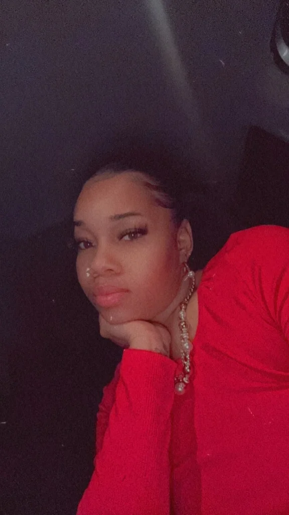 Makin' them plays stackin' that papeBuyin' me whatever I wan... in Fort Lauderdale – Women Seeking Men photo 3