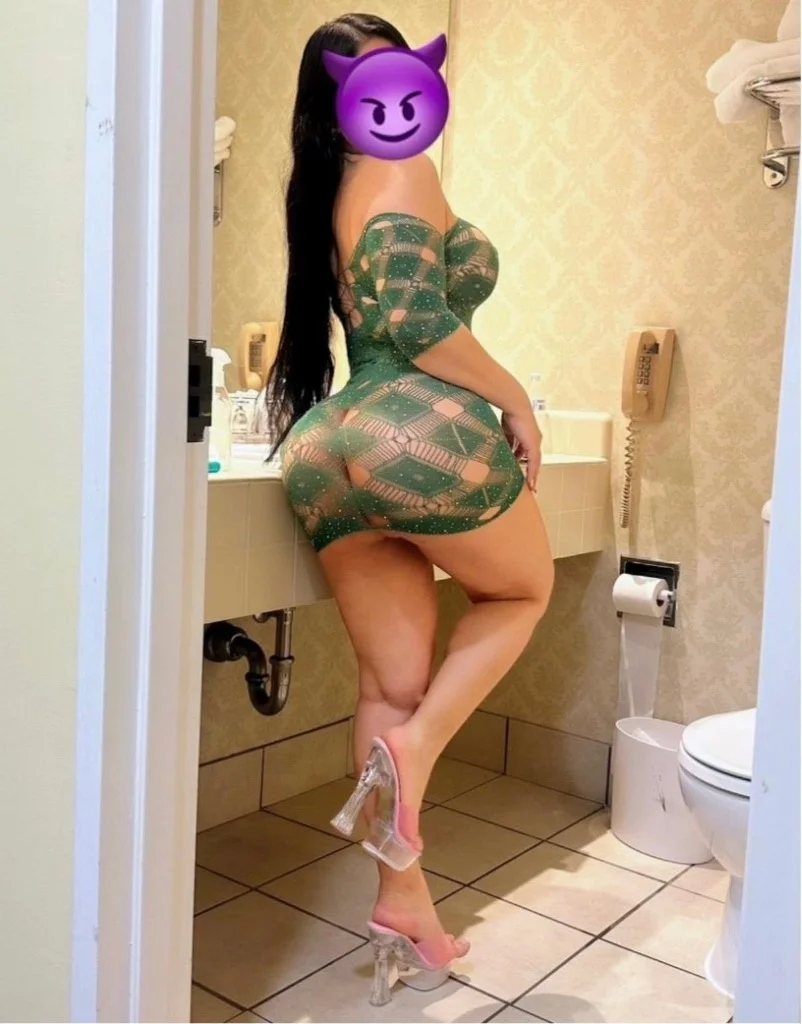 chica latina sexi y caliente nueva en el area