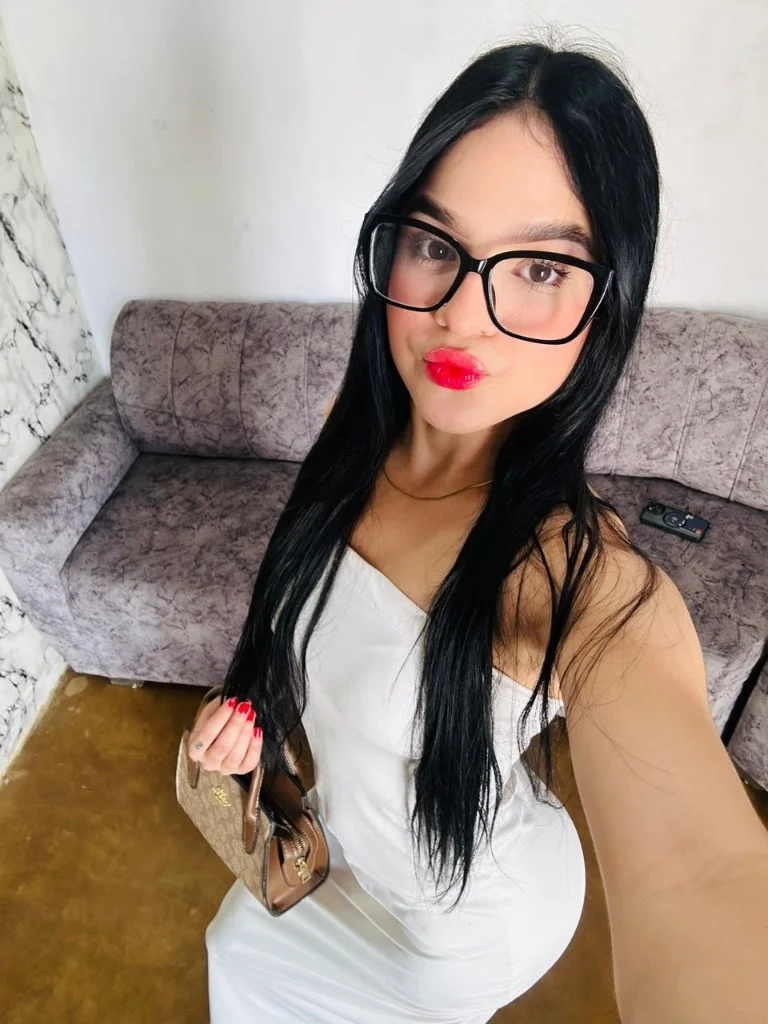 latina disponible venezolana joven hermosa in Miami – Women Seeking Men photo 2