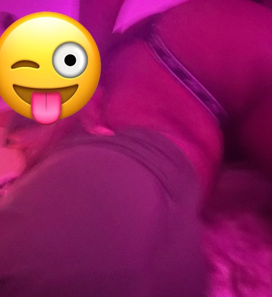 COMESEEME. 5 . GORGEOUS. SQUIRTER.