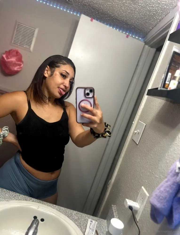 Latina girl Let me be the one you keep coming back to Incall/Outcall