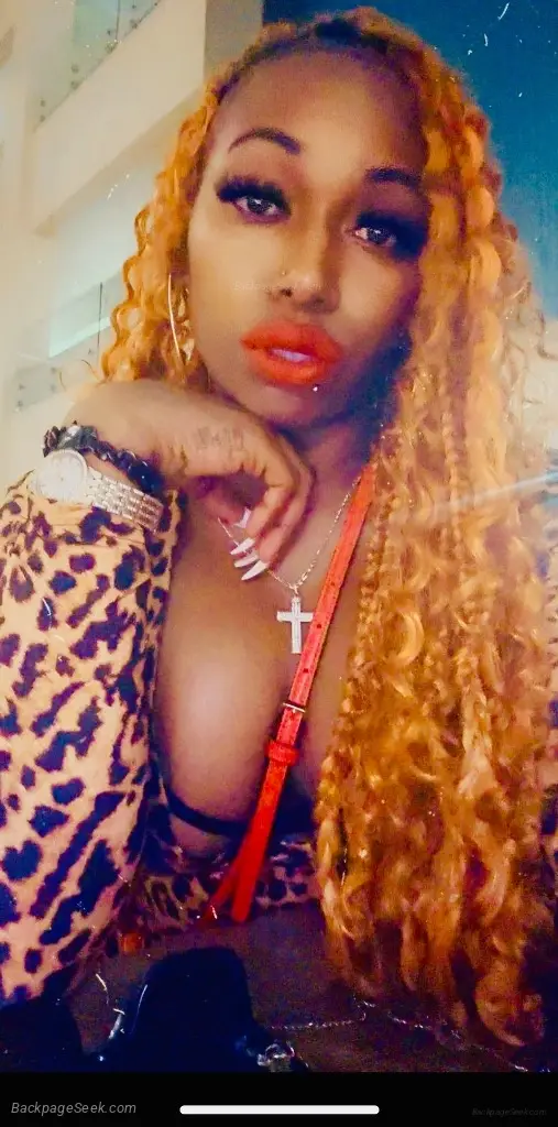 Available incalls only Trainadian Freak Role play fetishes pussy anal