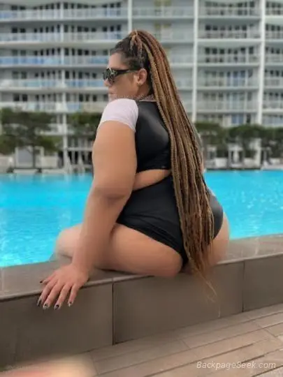 VERS Tgirl wit a THICK PRETTY DICK DEEP CREAMY BOOTY to matc... in Washington DC – Women Seeking Men photo 4