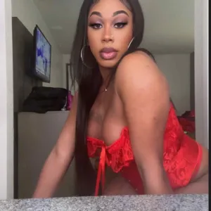 Pretty & Freaky Best Pussy & Throat In Town