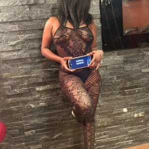 CURVY EBONY BARBIE FROM TORONTO GIRLFRIEND EXPERIENCE ONLINE SESSIONS